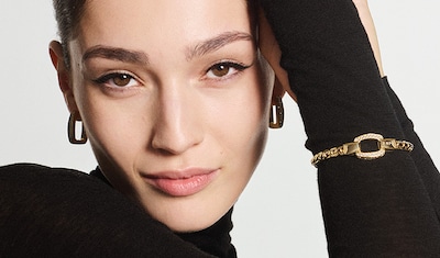 Fope Golden Now Campaign with model wearing jewellery. Tap to shop image