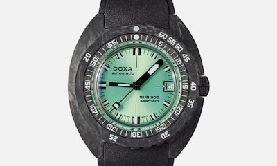 SUB 300 Carbon With its forged carbon case, and a titanium chamber to ensure resistance to pressure, the ultra-lightweight watch offers a combination of cutting edge technology and aesthetics with the legendary style of the iconic SUB 300. image
