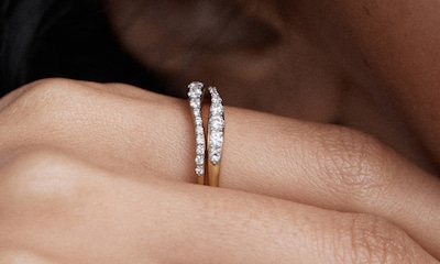 Image of lady wearing Monica Vinader Riva ring image