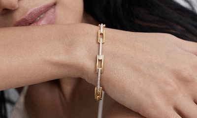Image of lady wearing Monica Vinader Signature Bracelet image